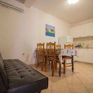 Apartman Petar Maksan, Pakostane